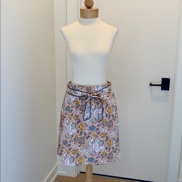 LOFT Dresses & Skirts - Ann Taylor Loft Pocket Skirt pink Small